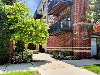$475,000 | 1107 Greenleaf Avenue, Unit 2I, Wilmette, IL 60091