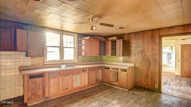 $85,000 | 617 Fairview Street, Bristol, VA 24201