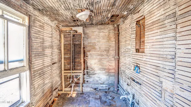 $85,000 | 617 Fairview Street, Bristol, VA 24201