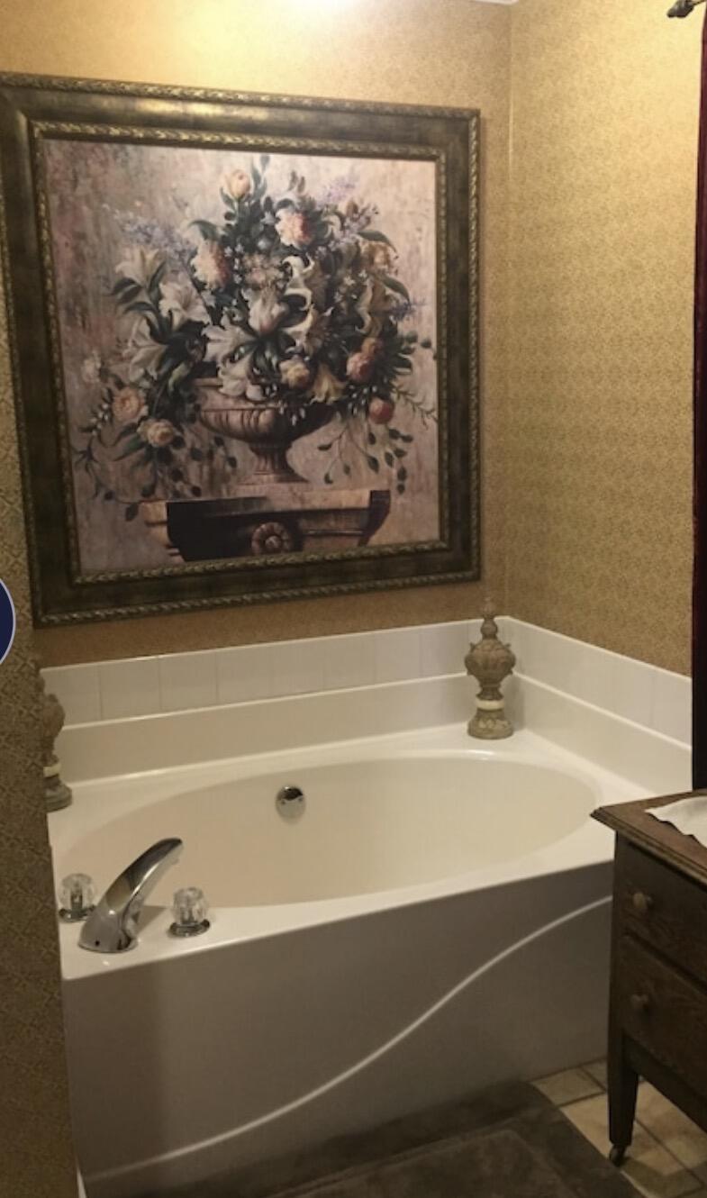 887 Sunset Drive Rising Fawn, GA 30738 - Photo 12 of 27 01-18-2026 Master Bath Whirlpool