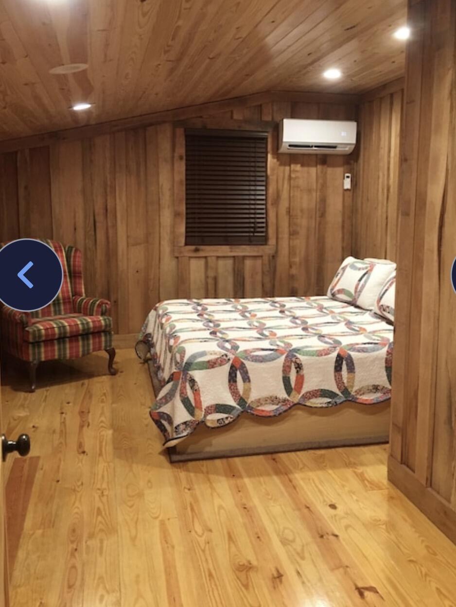 887 Sunset Drive Rising Fawn, GA 30738 - Photo 18 of 27 01-18-2026 Upsrairs Bedroom Upper