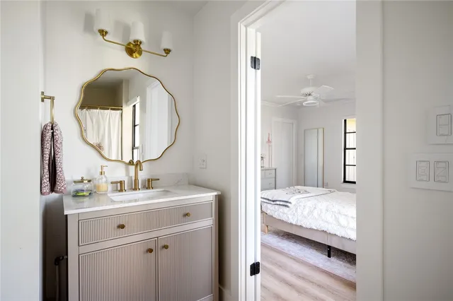 a en suite bathroom with a double vanity sink and a mirror