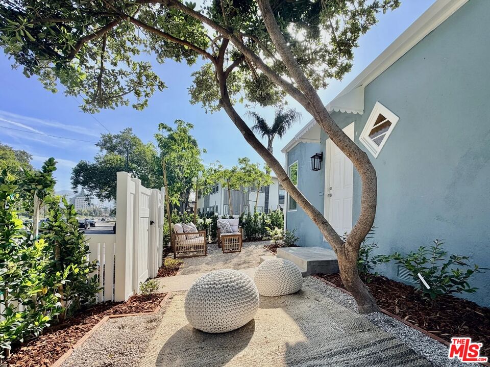 2924 West Riverside Drive Burbank, CA 91505 - Photo 11 of 15 a view of outdoor space yard and patio