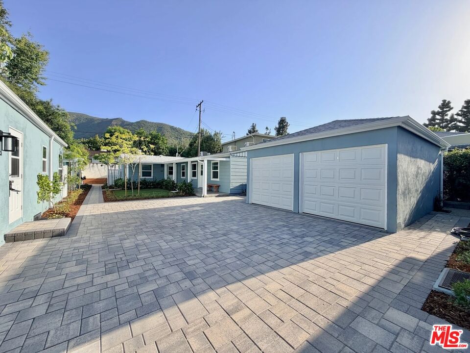 2924 West Riverside Drive Burbank, CA 91505 - Photo 14 of 15 a view of a house with a backyard