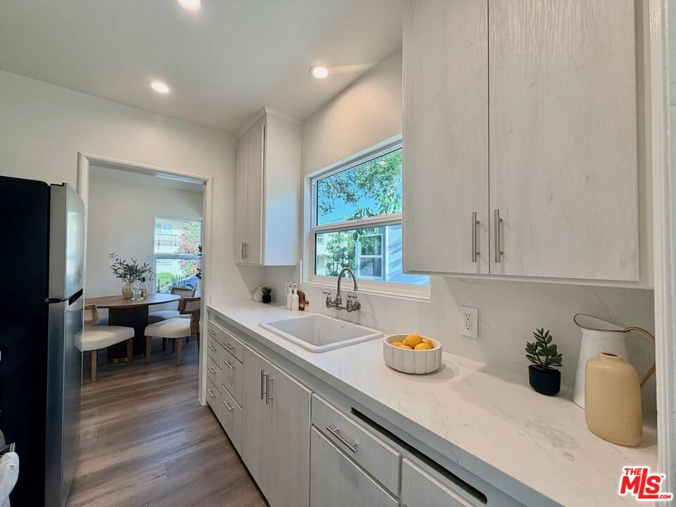 2924 West Riverside Drive Burbank, CA 91505 - Photo 5 of 15 a kitchen with a refrigerator and a sink