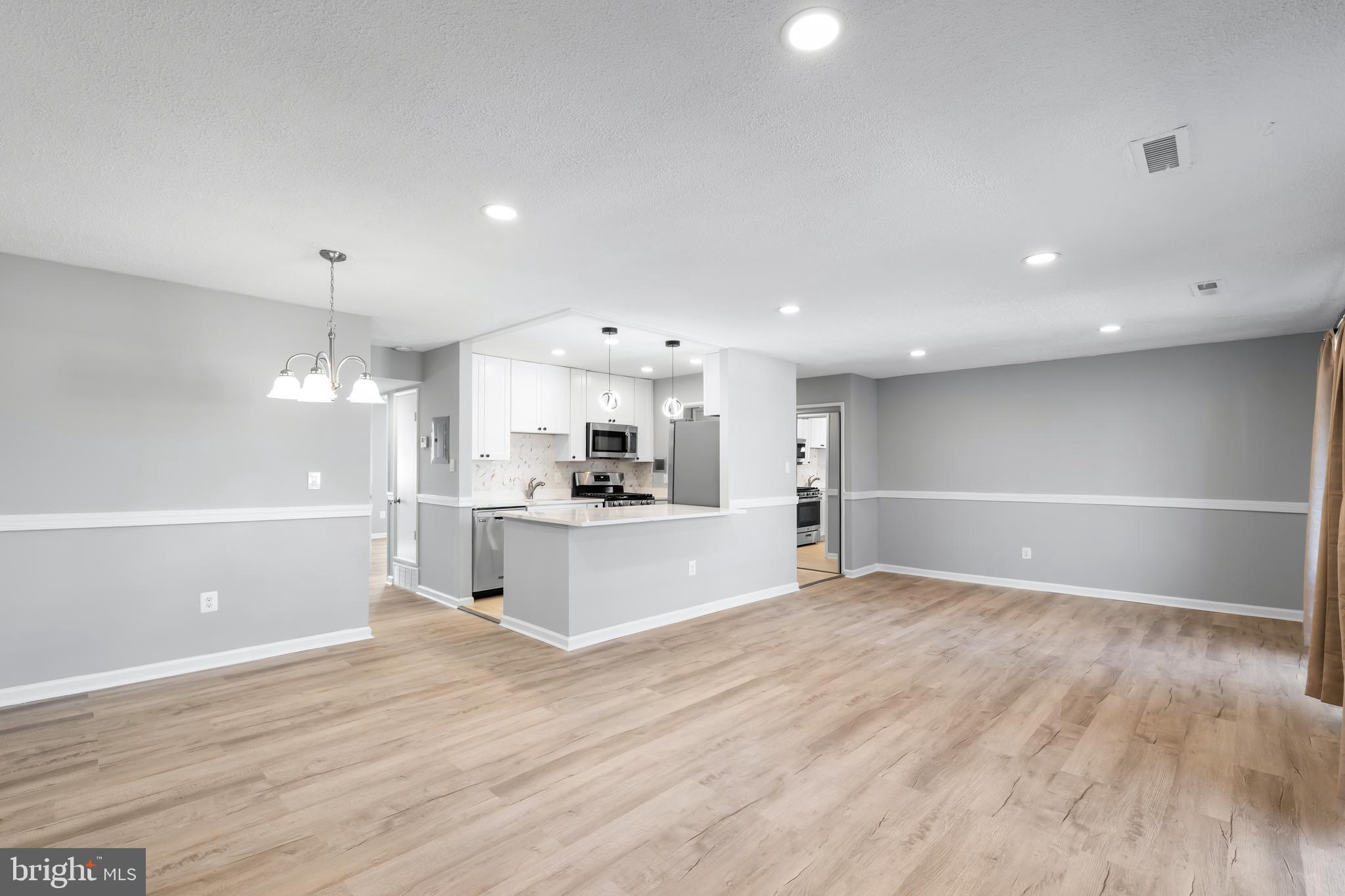 529 Wilson Bridge Drive, Unit 6728 C2 Oxon Hill, MD 20745 - Photo 3 of 24