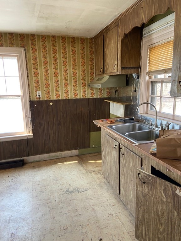 4 Potter Village Road Charlton, MA 01507 - Photo 13 of 22