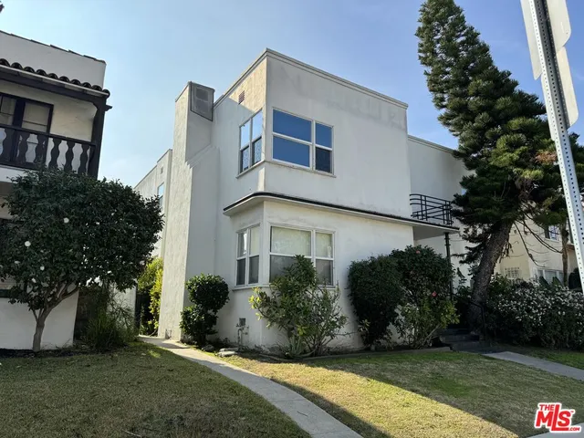 $1,150,000 | 2722 West 43rd Place, Los Angeles, CA 90008