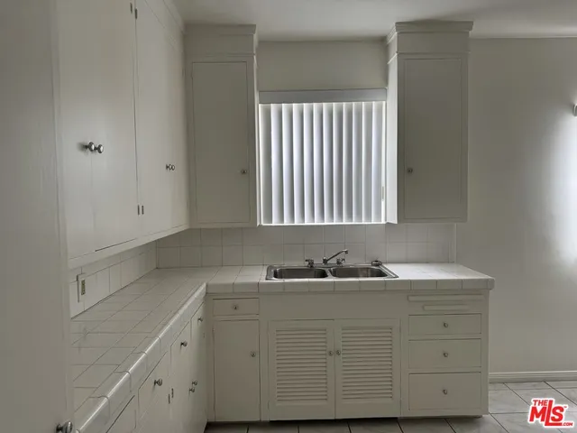 $1,150,000 | 2722 West 43rd Place, Los Angeles, CA 90008