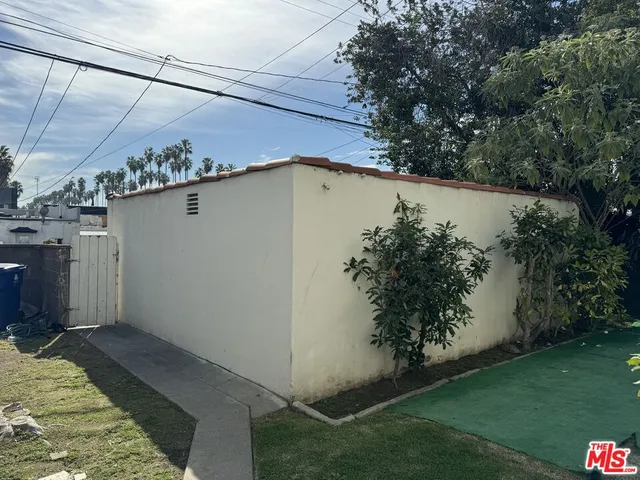 $1,150,000 | 2722 West 43rd Place, Los Angeles, CA 90008