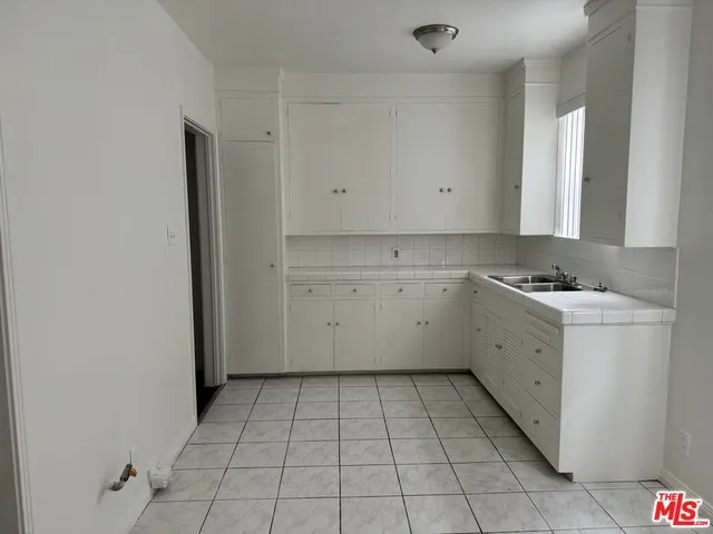 $1,150,000 | 2722 West 43rd Place, Los Angeles, CA 90008