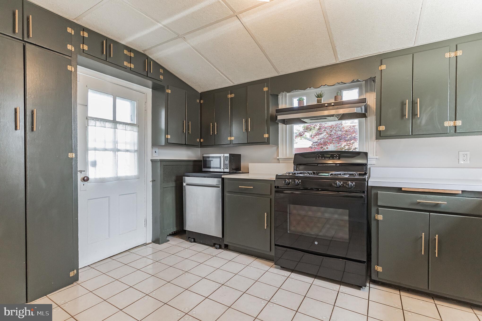 618 Amosland Road Morton, PA 19070 - Photo 14 of 36 Gallery Image 14