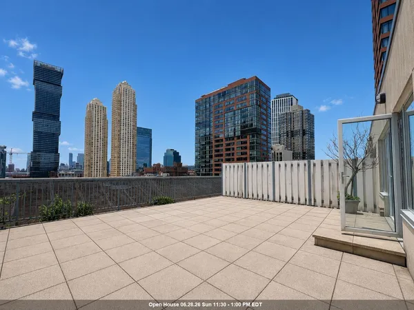 $5,400 | 150 Bay Street, Unit PH11, Jersey City, NJ 07302
