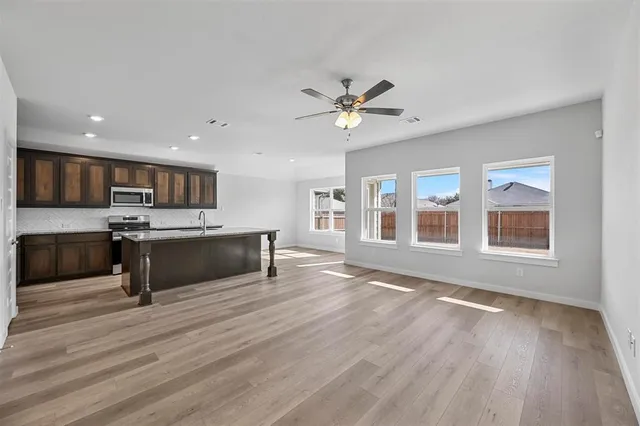 $2,400 | 413 Rose Avenue, Cleburne, TX 76033