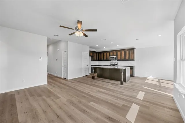 $2,400 | 413 Rose Avenue, Cleburne, TX 76033