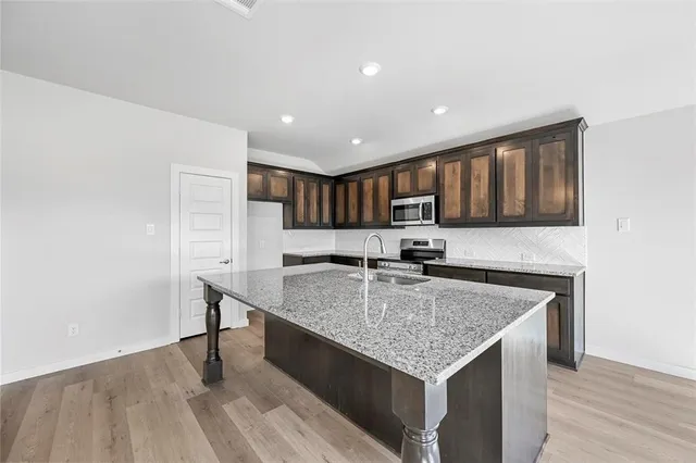 $2,400 | 413 Rose Avenue, Cleburne, TX 76033