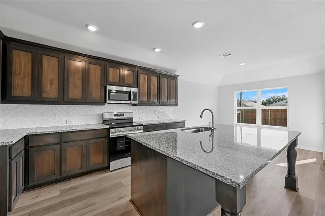 $2,400 | 413 Rose Avenue, Cleburne, TX 76033