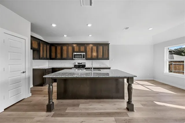 $2,400 | 413 Rose Avenue, Cleburne, TX 76033