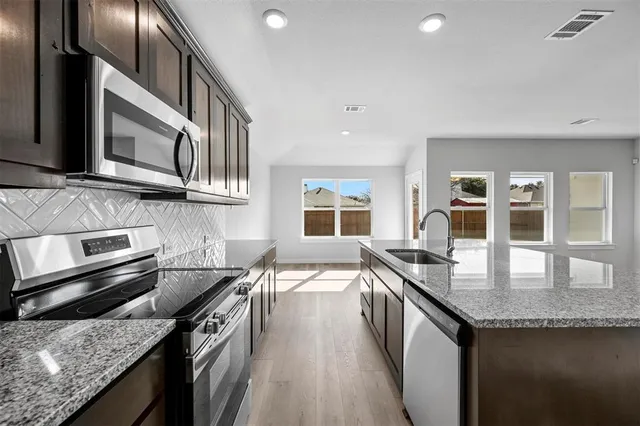 $2,400 | 413 Rose Avenue, Cleburne, TX 76033