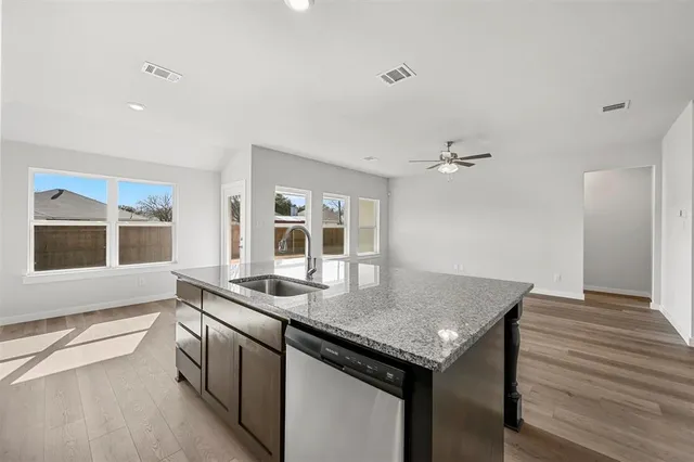 $2,400 | 413 Rose Avenue, Cleburne, TX 76033