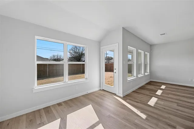 $2,400 | 413 Rose Avenue, Cleburne, TX 76033