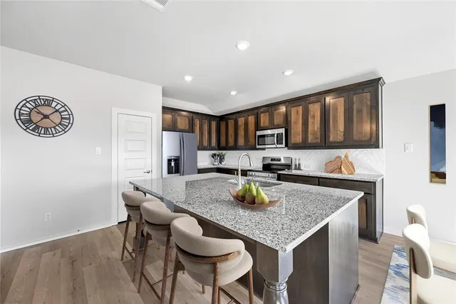 $2,400 | 413 Rose Avenue, Cleburne, TX 76033