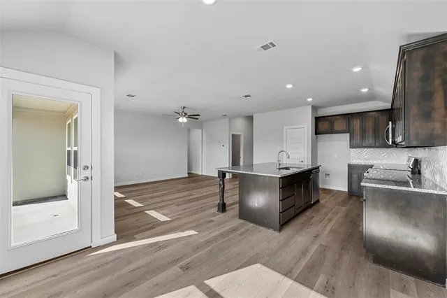 $2,400 | 413 Rose Avenue, Cleburne, TX 76033