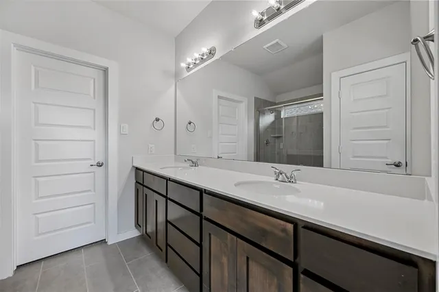 $2,400 | 413 Rose Avenue, Cleburne, TX 76033