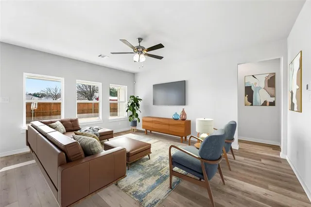 $2,400 | 413 Rose Avenue, Cleburne, TX 76033