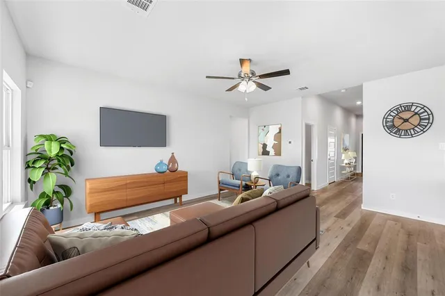 $2,400 | 413 Rose Avenue, Cleburne, TX 76033