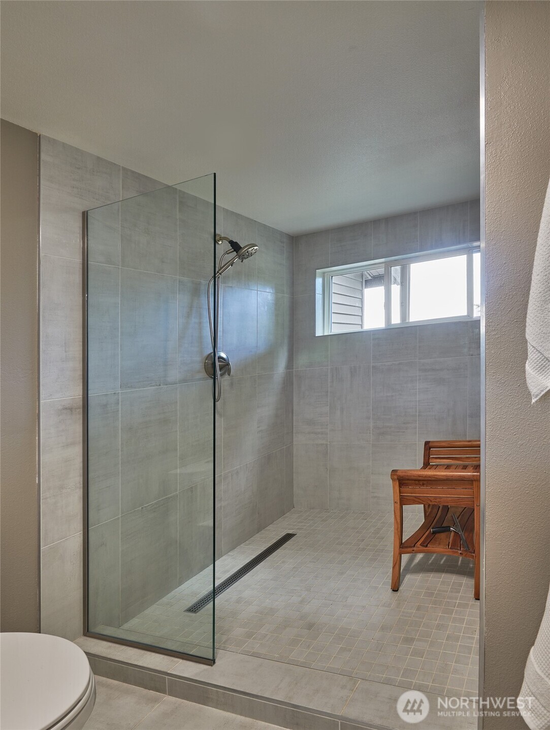 909 North 35th Street, Unit 403 Seattle, WA 98103 - Photo 19 of 37