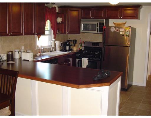 22 Viceroy Road Warwick, RI 02886 - Photo 3 of 12 Kitchen.