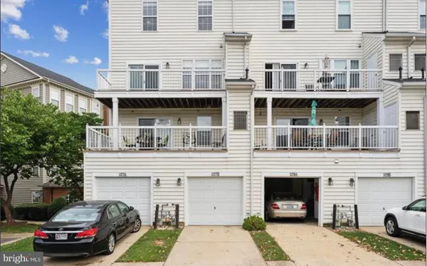 $639,900 | 327 Cross Green Street, Unit 327B, Gaithersburg, MD 20878