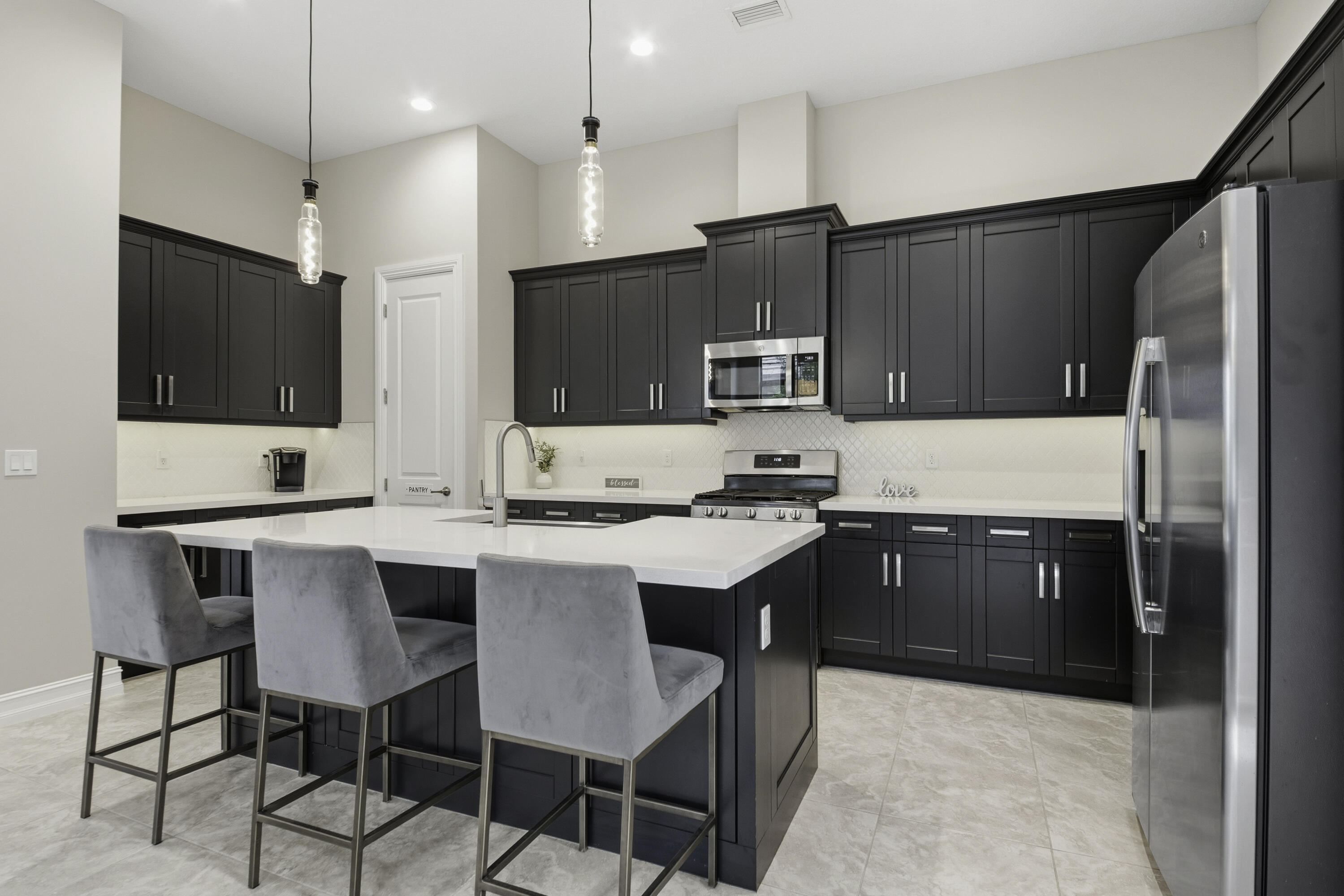 8644 Grand Prix Lane Boynton Beach, FL 33472 - Photo 4 of 59 Quartz Countertops