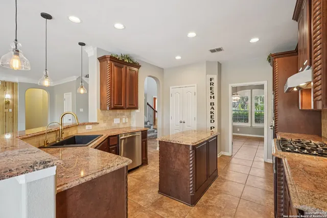 a view of an empty room with a ceiling fan