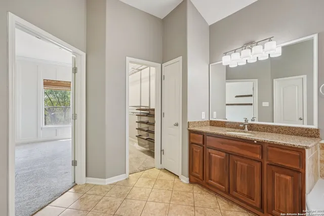 a en suite bathroom with a sink and a mirror