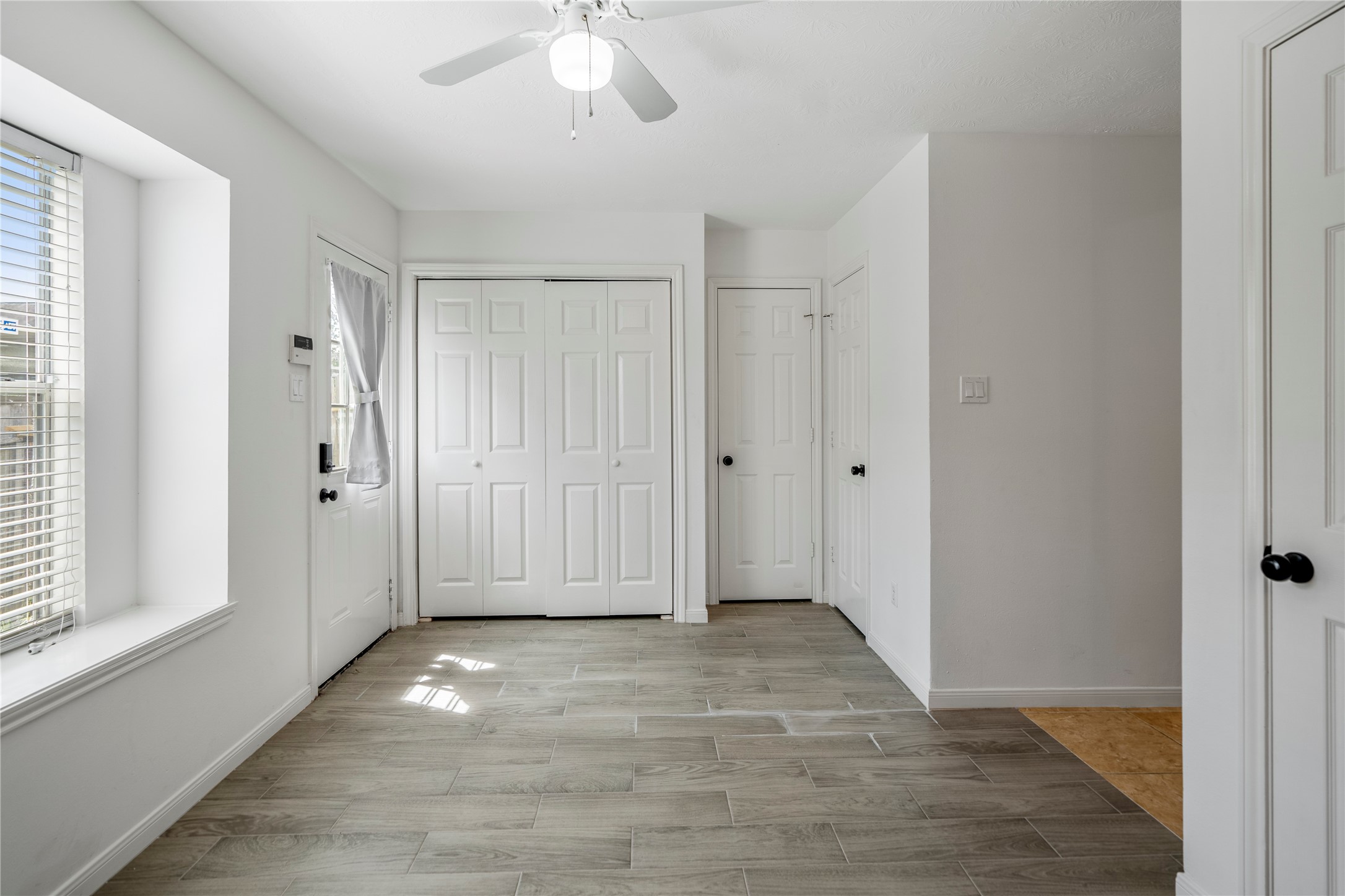 11735 Alief Clodine Road, Unit 20 Houston, TX 77072 - Photo 14 of 33 a view of an empty room