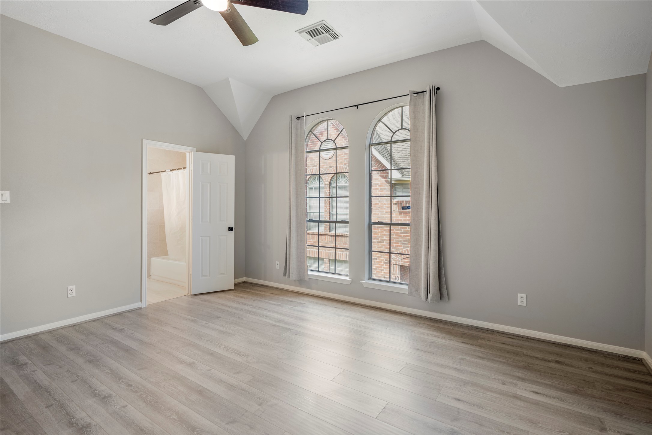 11735 Alief Clodine Road, Unit 20 Houston, TX 77072 - Photo 19 of 33 an empty room with windows and ceiling fan