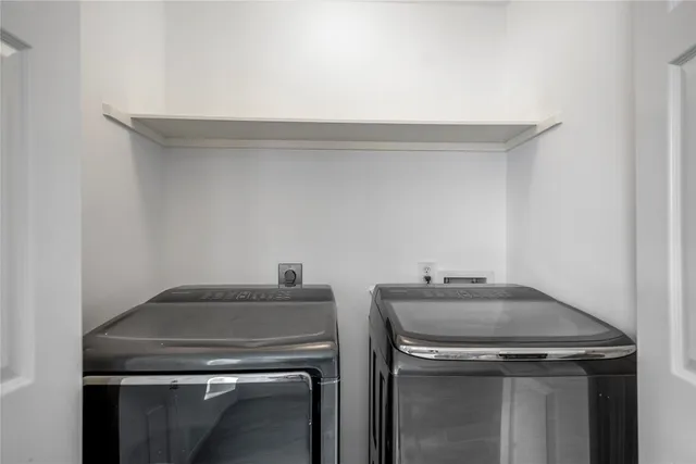a close view of livingroom with washer and dryer