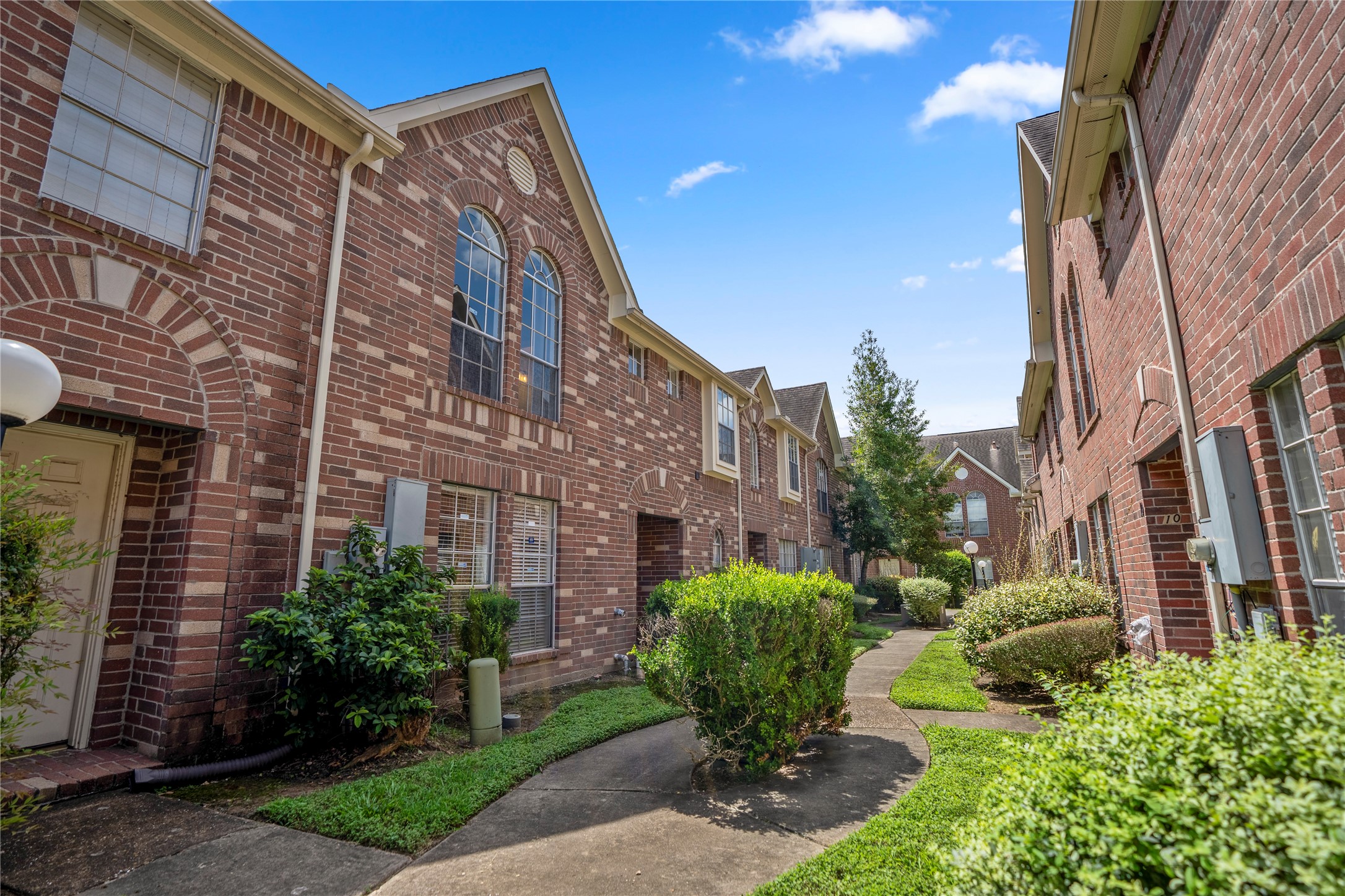 11735 Alief Clodine Road, Unit 20 Houston, TX 77072 - Photo 33 of 33 a view of a building with a garden
