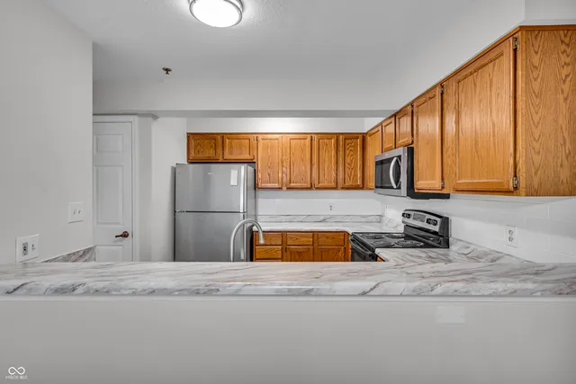 $165,000 | 8176 Shorewalk Drive, Unit C, Indianapolis, IN 46236