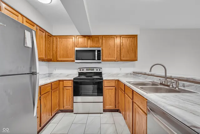 $165,000 | 8176 Shorewalk Drive, Unit C, Indianapolis, IN 46236