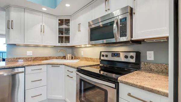 $3,200 | 2200 Northeast 33rd Avenue, Unit 10K, Fort Lauderdale, FL 33305