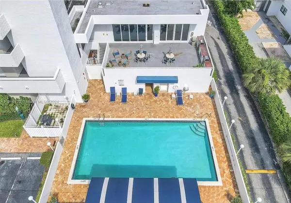 $3,200 | 2200 Northeast 33rd Avenue, Unit 10K, Fort Lauderdale, FL 33305