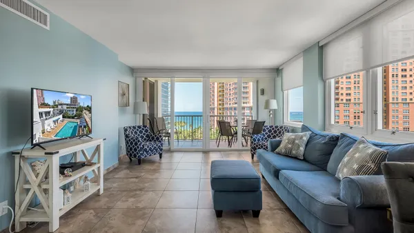 $3,200 | 2200 Northeast 33rd Avenue, Unit 10K, Fort Lauderdale, FL 33305
