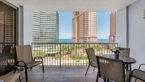 $3,200 | 2200 Northeast 33rd Avenue, Unit 10K, Fort Lauderdale, FL 33305
