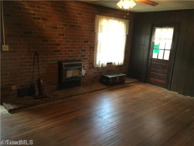 4111 Jackson Creek Road Denton, NC 27239 - Photo 3 of 9 Living Room.