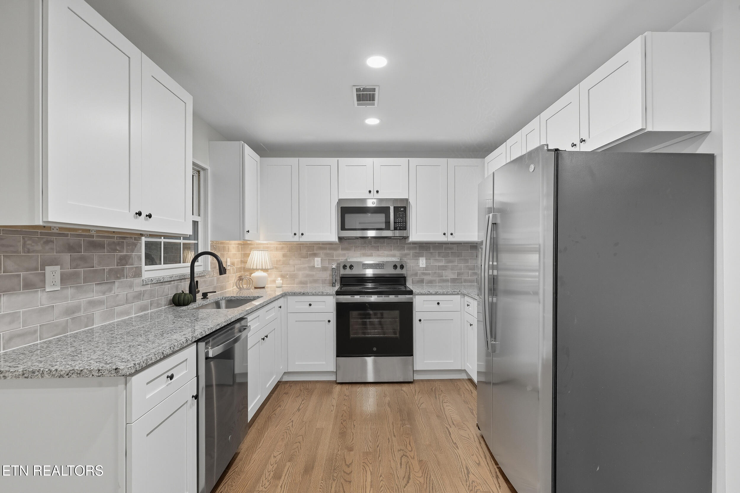 422 Overhill Road Knoxville, TN 37914 - Photo 12 of 32 23_0022