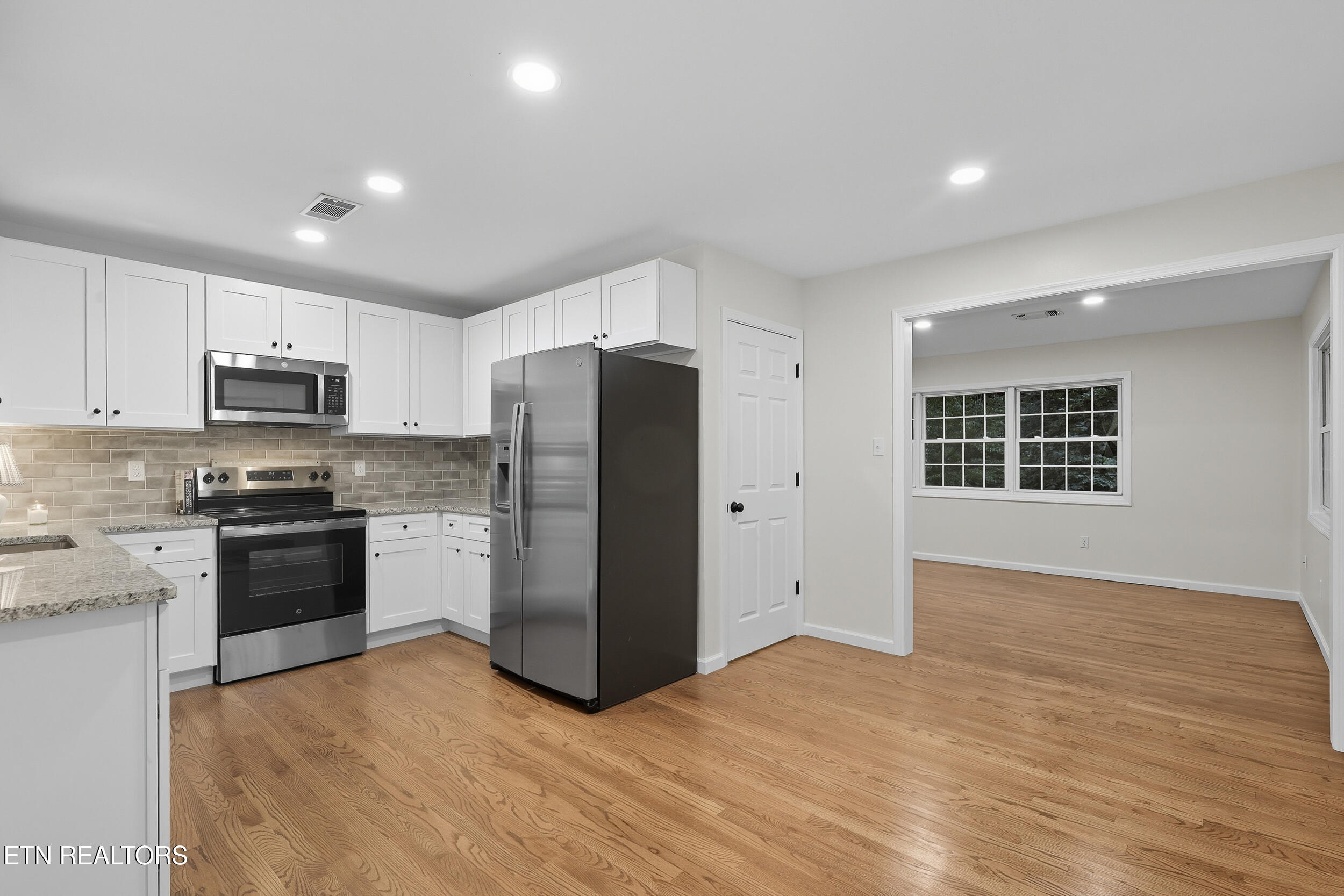 422 Overhill Road Knoxville, TN 37914 - Photo 13 of 32 22_0021