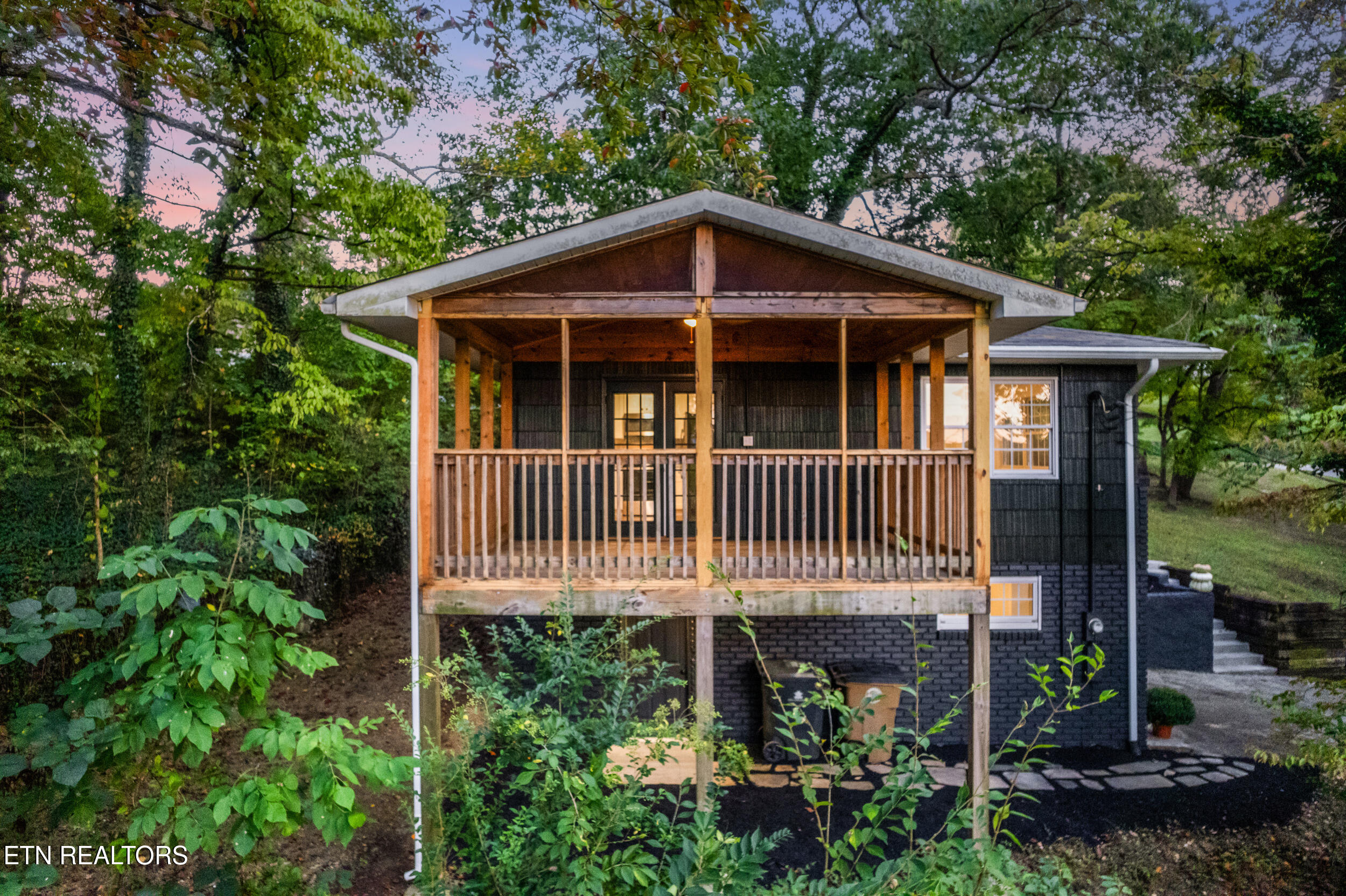 422 Overhill Road Knoxville, TN 37914 - Photo 5 of 32 8_008